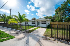 Private House with Backyard/BBQ, 2 bedrooms